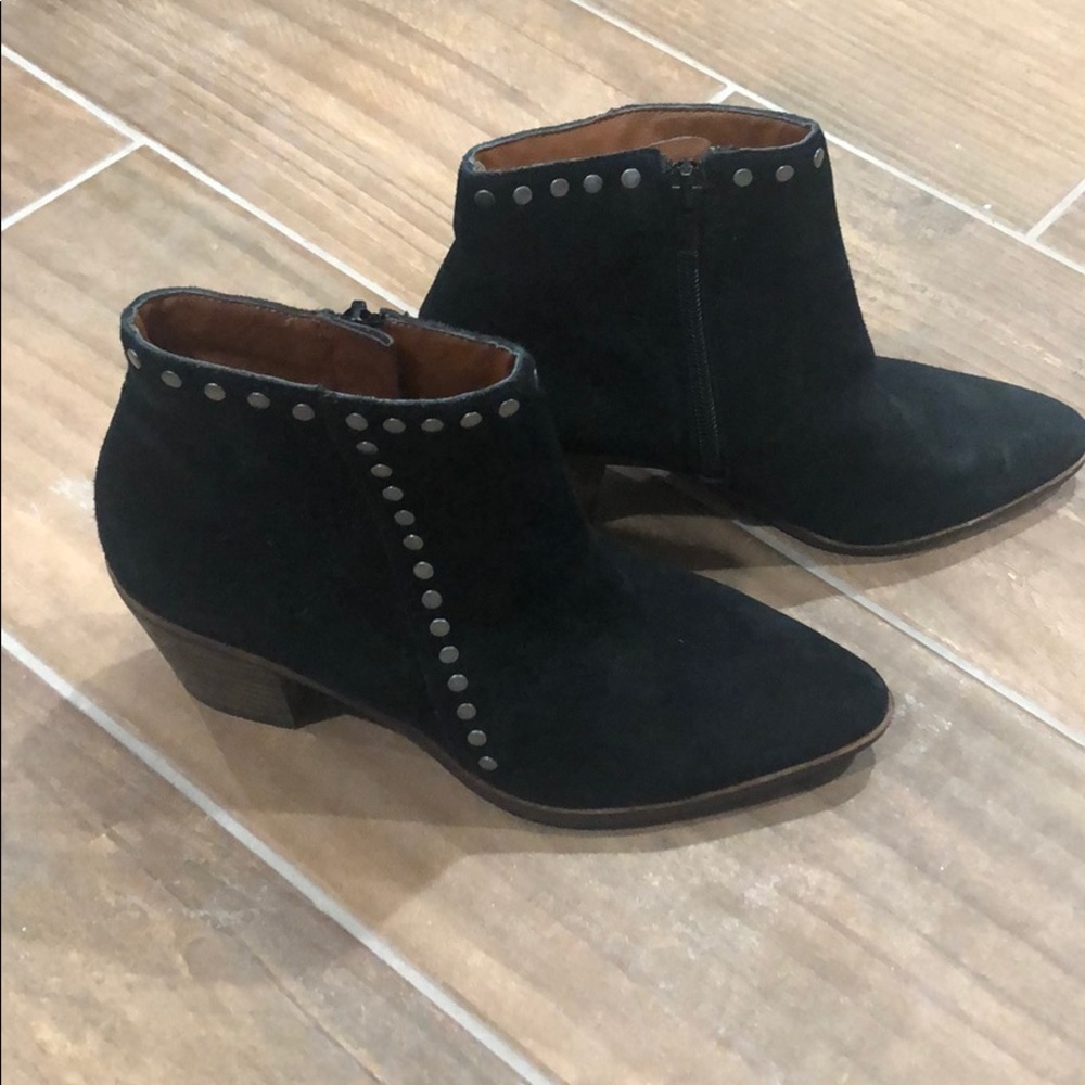 NEW!! Lucky Brand Black suede studded Chelsea ankle booties